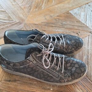 CLOUD comfort european high quality sneakers!  41 or 9.5